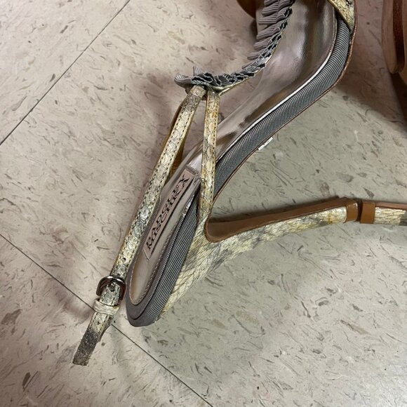 BADGLEY MISCHKA Grey Snake Leather Designer T-strap Sandals Heels 5"‎ - Picture 9 of 16